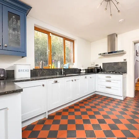 4bed 2,5 Bath House With Garden Near Kilmainham Gaol Hébergement de vacances